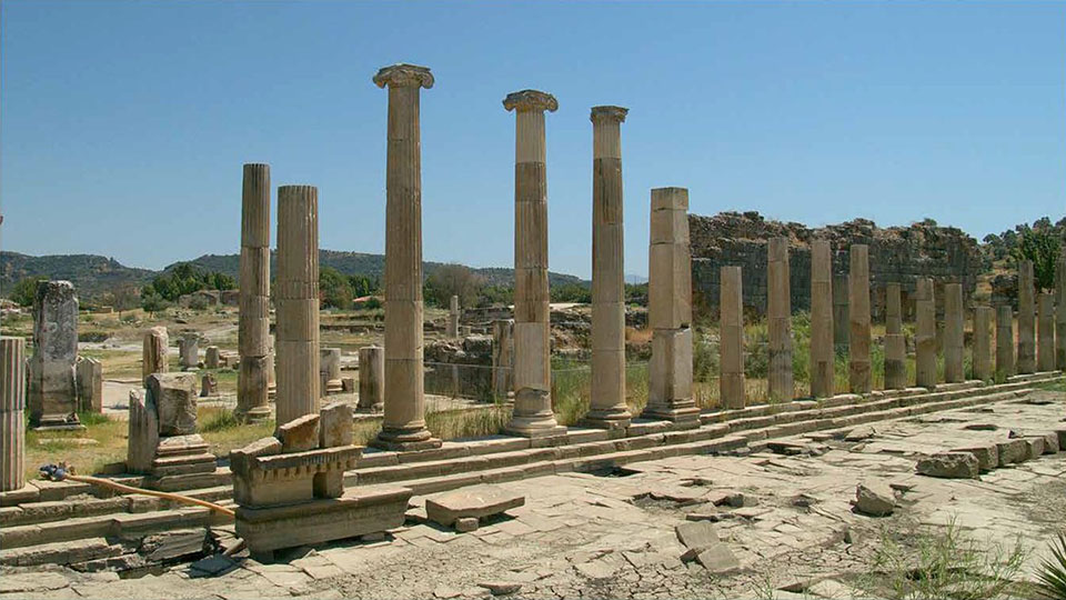 Magnesia Sütunlu Yol